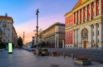 Тверская: Пушкин, стиляги и партийная элита