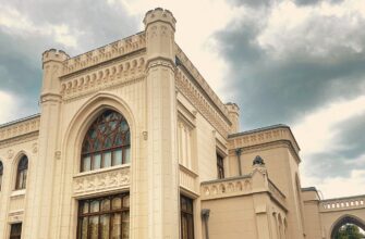 По Патриаршим без Маргариты: история элиты на Козьем болоте