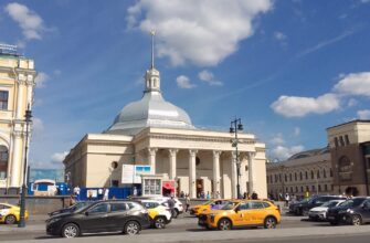 По центру Москвы на трамвае