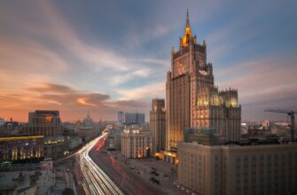 По сталинским высоткам