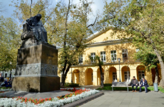 Прогулка по Никитскому бульвару