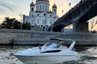 Речная прогулка на катере по центру Москвы
