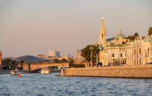 На теплоходе от Зарядья до Воробьёвых гор и обратно