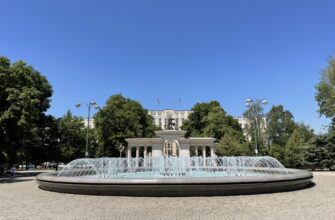 Сквер имени Г. К. Жукова и арка «Ими гордится Кубань» в Краснодаре