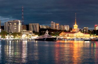 Ночная прогулка на яхте — вдоль берега Сочи