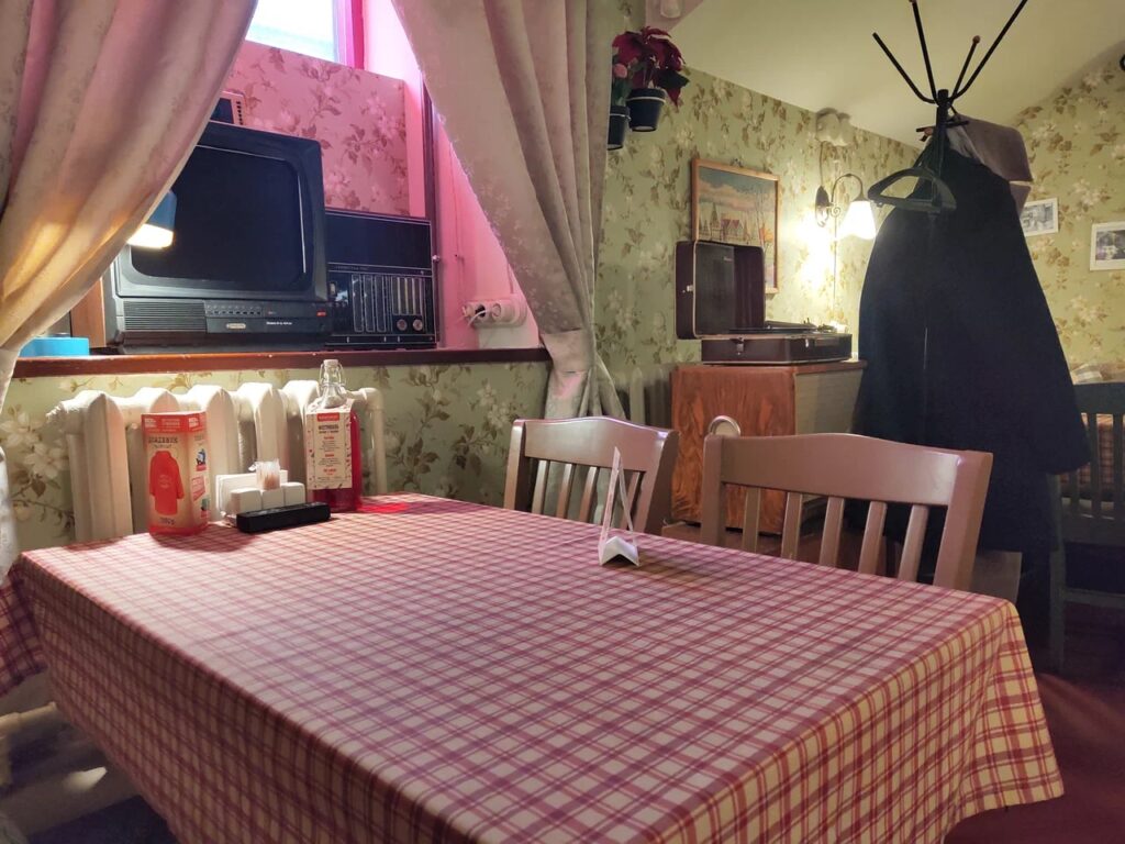 Квартирка. Советское кафе