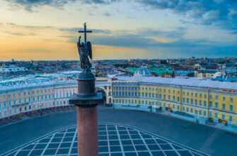 Дворцовая площадь для детей и их родителей