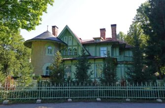 Аптекарский и Каменный острова на авто: особняки, дачи и респектабельные кварталы