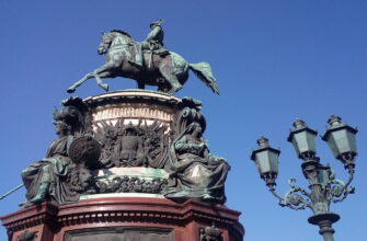 Архитектура и легенды Исаакиевской площади