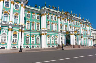 Автобусная экскурсия по центру Петербурга + Эрмитаж (билет включён)