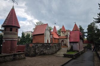 К форту «Красная горка», Шепелевскому маяку и в Сосновый Бор — по побережью из Петербурга