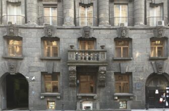 Дворцы и хижины Петроградки