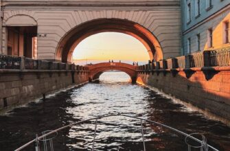 На катере — к разводным мостам ночного Петербурга