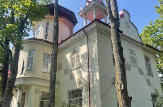 «Лахта: назад в будущее» — небанальные локации Петербурга с краеведом