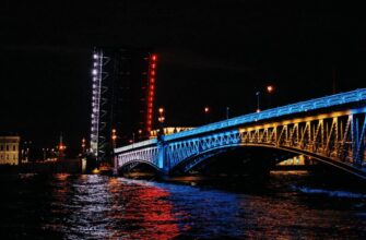 Ночная прогулка на люксовом двухпалубном теплоходе — к разводным мостам