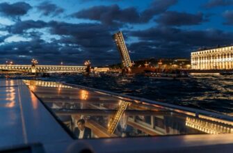Ночной Петербург — по каналам центра города к Дворцовому и Троицкому мостам