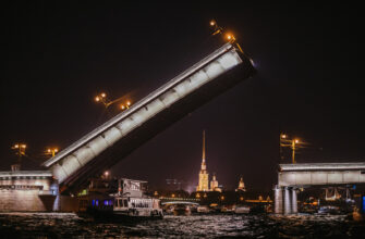 Мосты повисли над Невой: прогулка на теплоходе на развод мостов