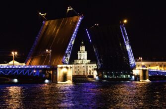 Ночной круиз по Неве и 5 разведённых мостов