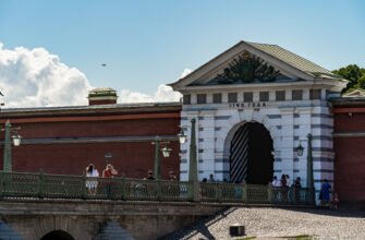 Обзорная экскурсия по Петропавловской крепости