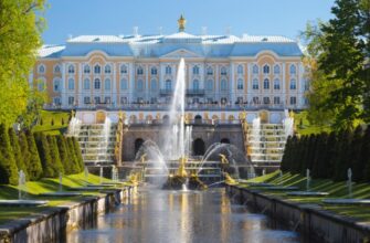 Экскурсия в Петергоф с посещением Большого дворца (билеты включены)