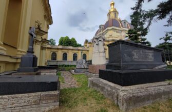 Петропавловская крепость: здесь начинался Петербург, здесь упокоились Романовы