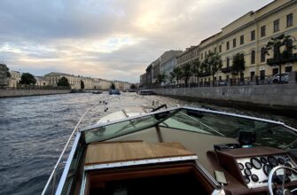 На катере по рекам и каналам Петербурга: романтично и познавательно