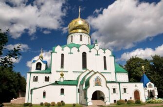 По святым местам и к Серафиму Вырицкому на автомобиле