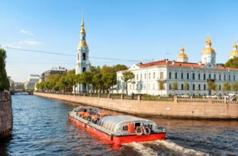 Прогулка на теплоходе-кабриолете по рекам и каналам Петербурга