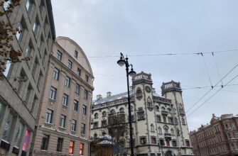 На стыке двух эпох: променад по Петроградке в мини-группе