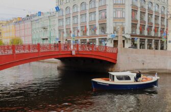 Путешествие по водным артериям Петербурга на катере «Юность»