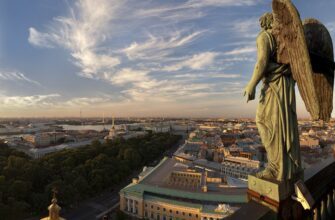 В главной роли — Петербург!