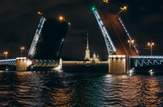Вечерний Петербург: центр на автобусе + разводные мосты на теплоходе