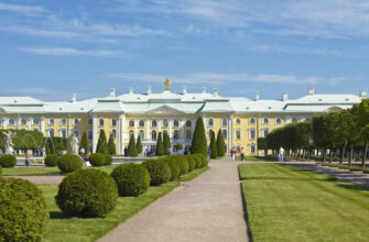 Великолепный дворец Петергофа