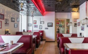 Старлайт Дайнер / Starlite Diner «Октябрьская» — фото 4