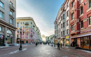 Старый Арбат — историческая пешеходная улица в центре Москвы