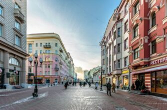 Старый Арбат — историческая пешеходная улица в центре Москвы