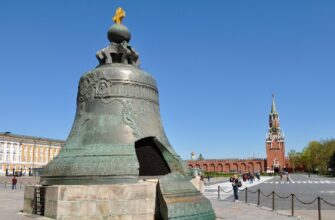 Царь-колокол в Кремле — гигант русского литья XVIII века