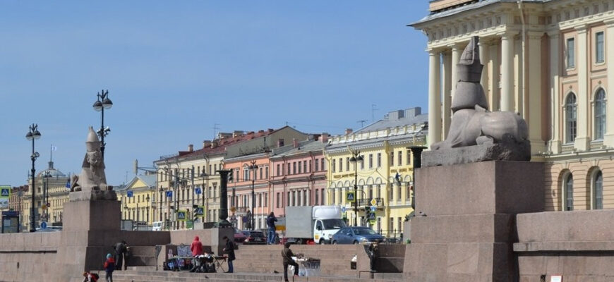 Университетская набережная