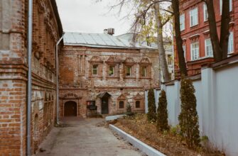 Злачная Хитровка: бизнес на ночлежках и роскошь по соседству